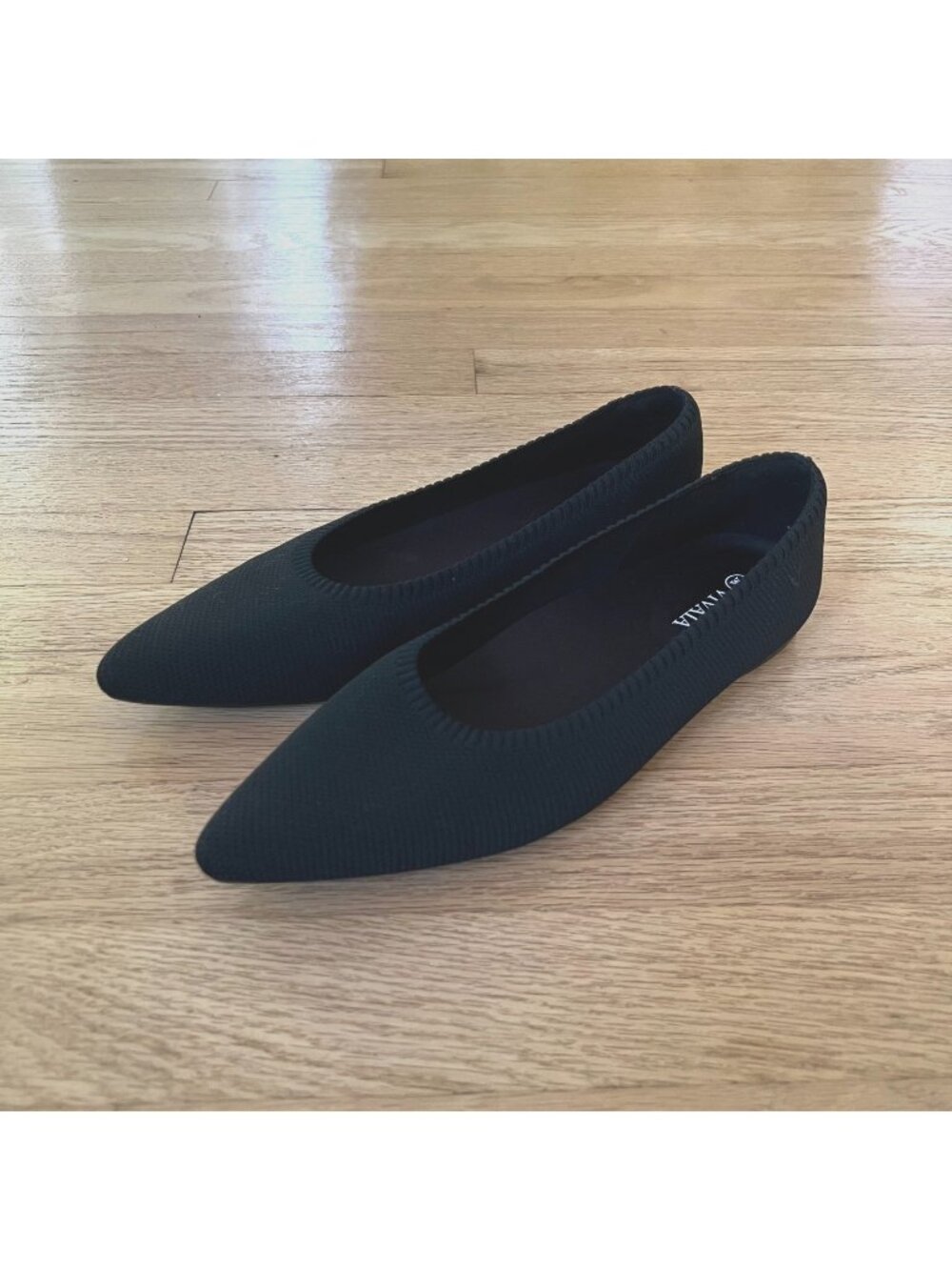 Vivaia Aria Pointed Toe Black Flats Women's Size 38.5/US 7.5